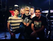 Akkerhaugen Rocksamfunn - Honningbarna og Torjus