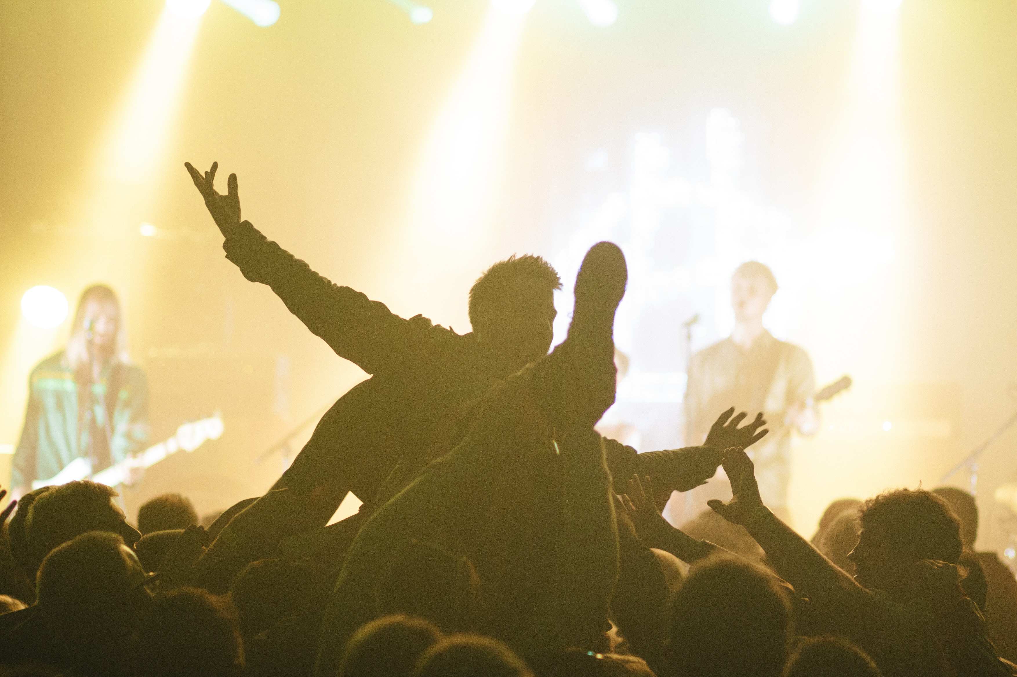 God stemning da Honningbarna entret scenen på Ranglerock 2016. Foto: Mats Prestegård