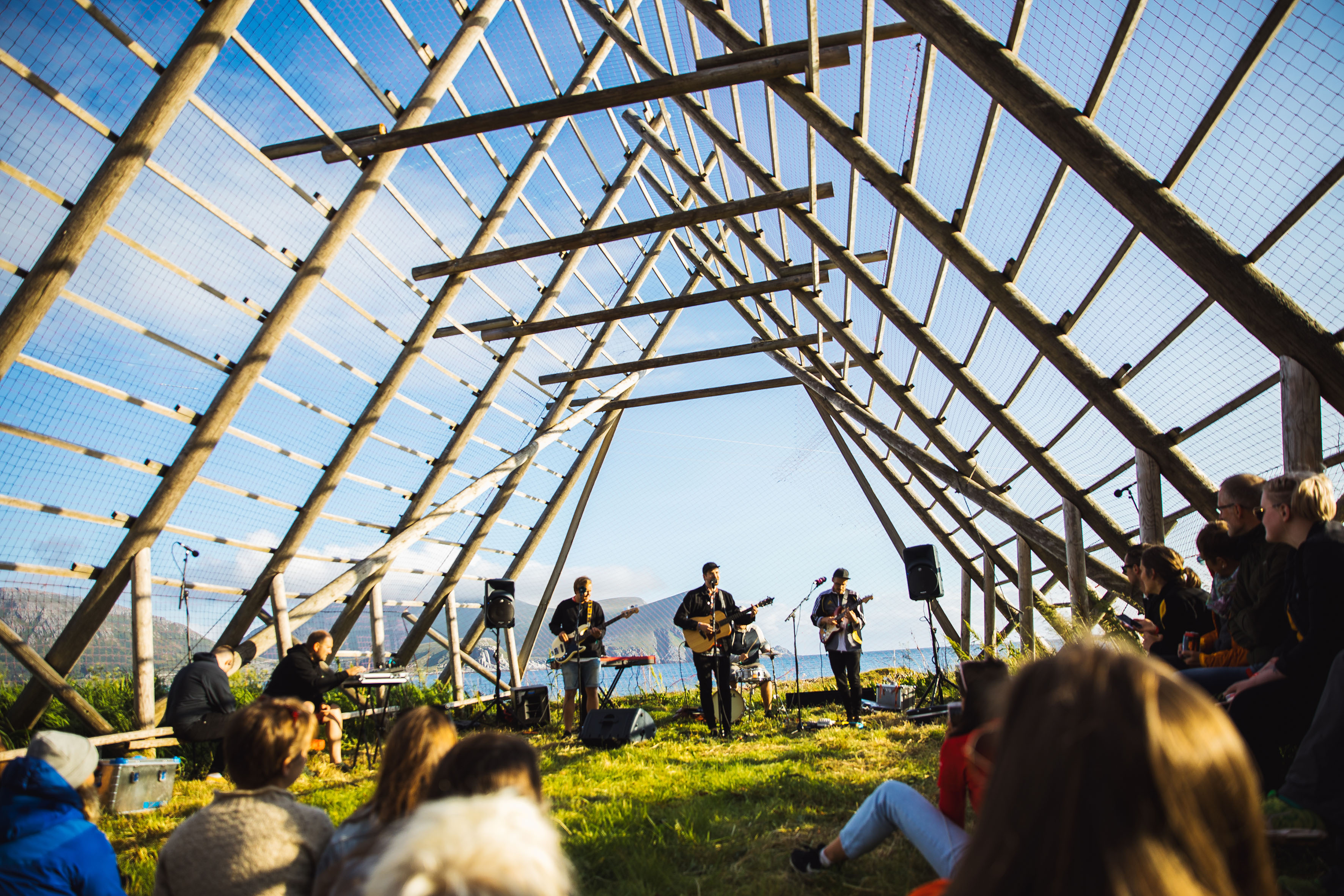 Illustrasjonsbilde fra konsert med Inge Bremnes på Sørøyrocken 2018. Foto: Mads Suhr Pettersen.