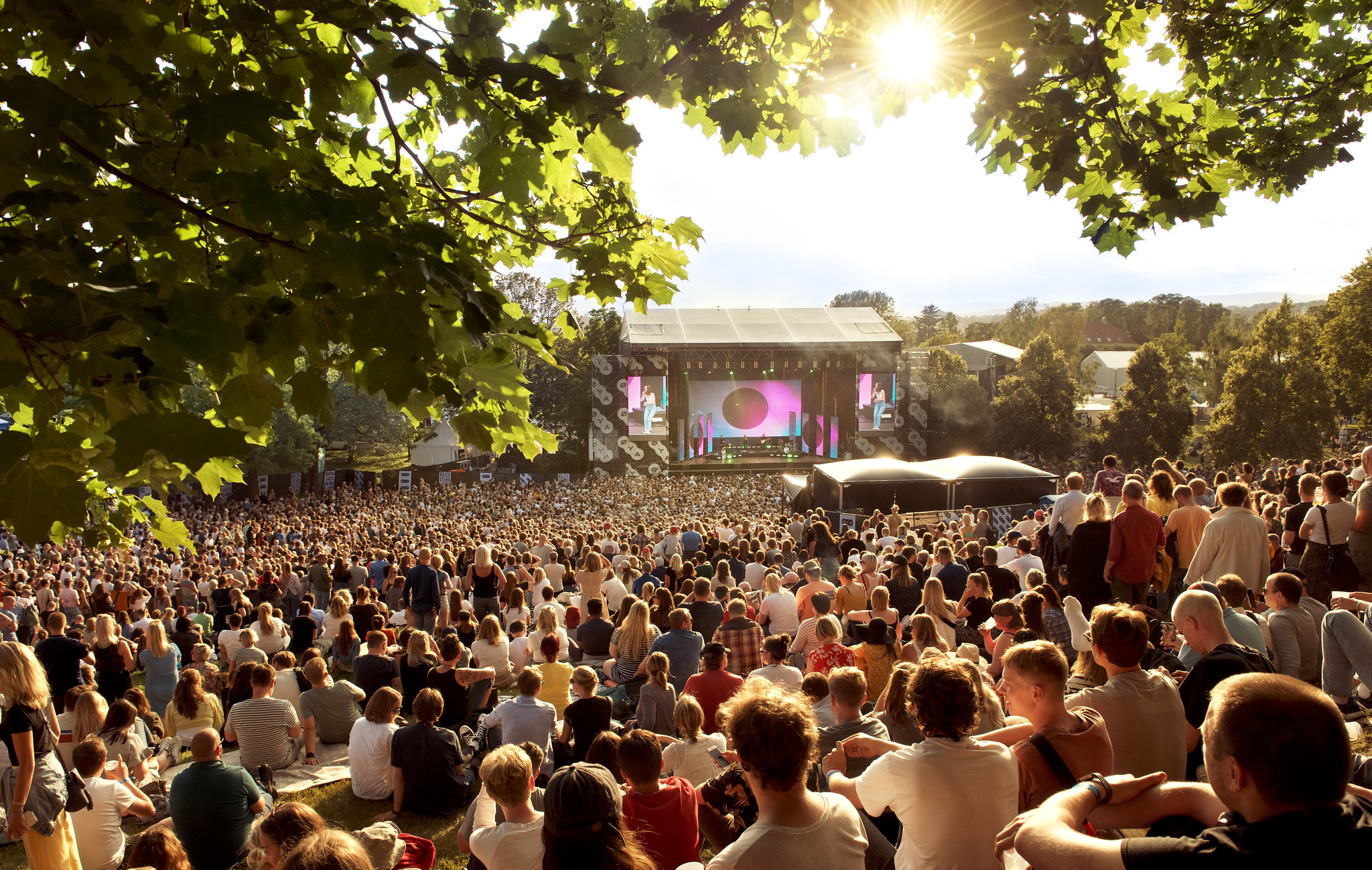 Illustrasjonsbilde fra hovedscenen på Øyafestivalen 2019. Foto: P. Bellis.