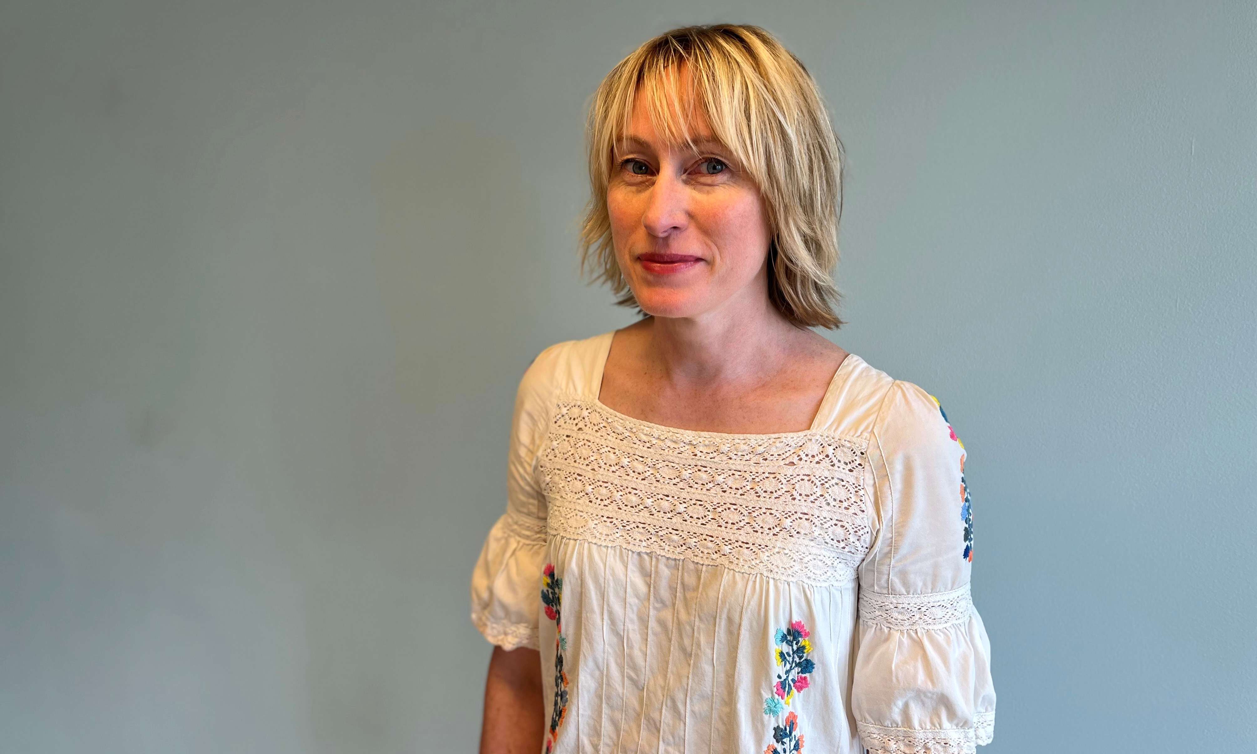 Møt Aria Rødseth, som vikarierer i stillingen som arrangørfaglig rådgiver for Nyaling Saidy Kiil, som er i fødselspermisjon frem til februar 2023.  Foto: NKA.