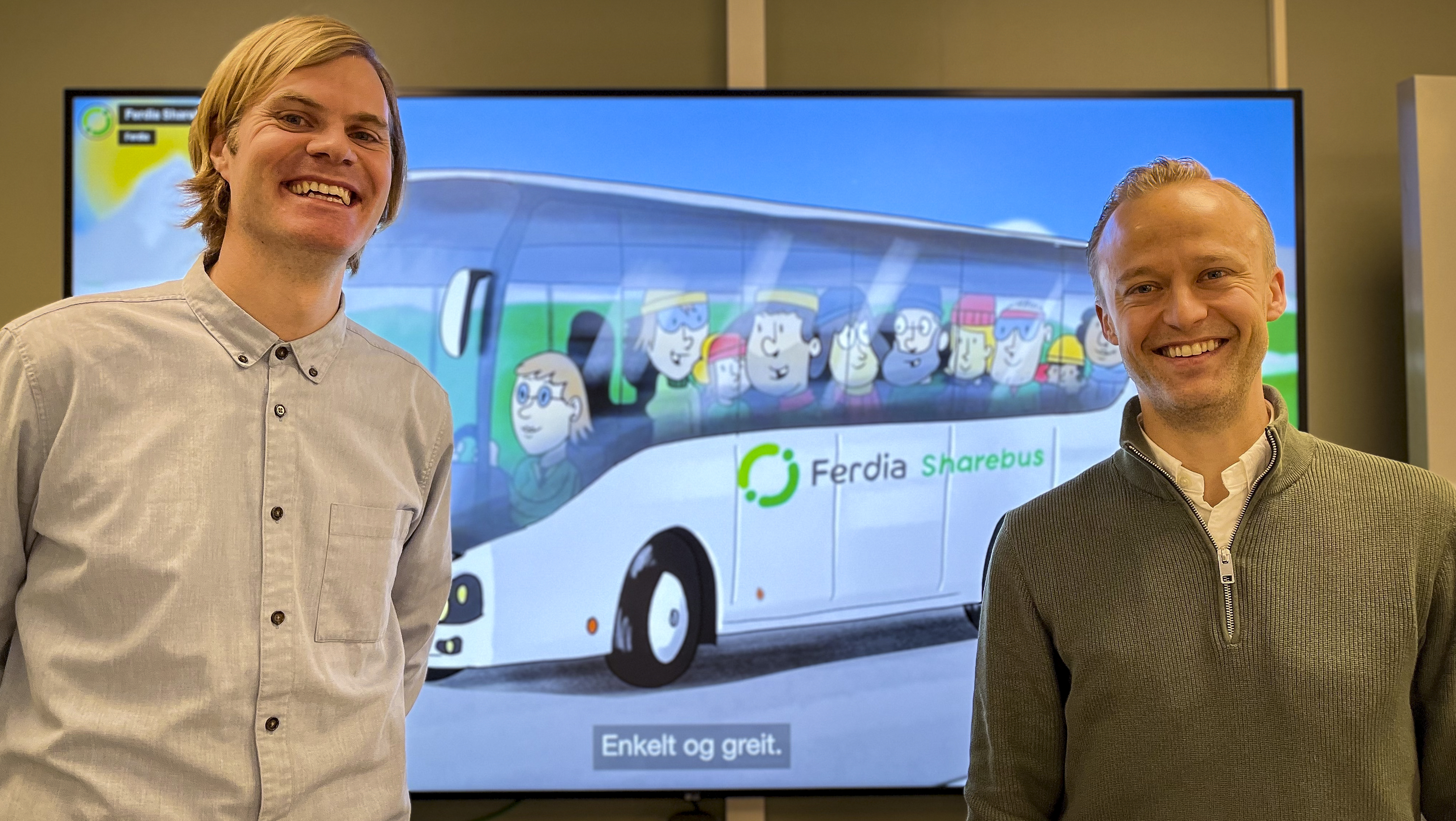 Andreas Feen Sørensen i Norske Kulturarrangører og Ola Hobber Nilsen i Sharebus er fornøyde med miljøsamarbeidet om busstransport for landets arrangører. Foto: Aria Rødseth.